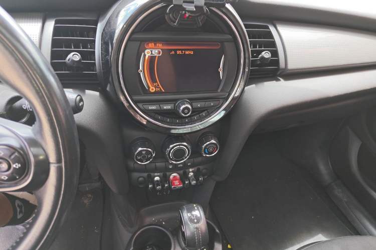 Used MINI 2015 1.5T COOPER Fun Five-Door Edition Audio And AC Panel