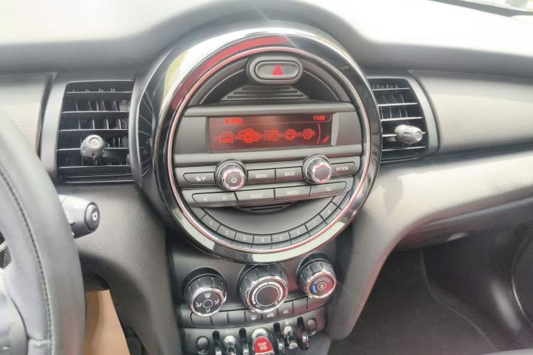 Used MINI 2015 1.2T ONE Five-Door Edition Audio And AC Panel