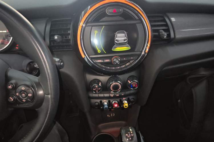 Used MINI 2015 1.5T COOPER Fun Five-Door Edition Audio And AC Panel
