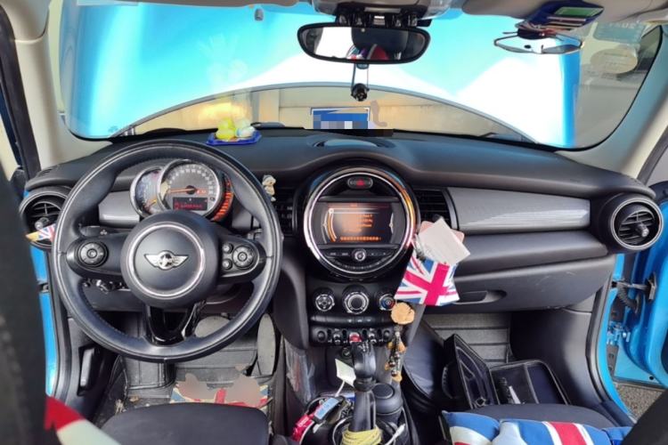 Used MINI 2015 1.5T COOPER Fun Five-Door Edition Center Console