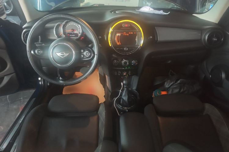 Used MINI 2015 1.5T COOPER Fun Five-Door Edition Center Console