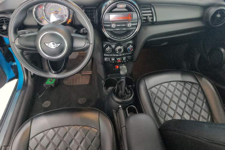 Used MINI 2015 1.2T ONE Five-Door Edition Center Console