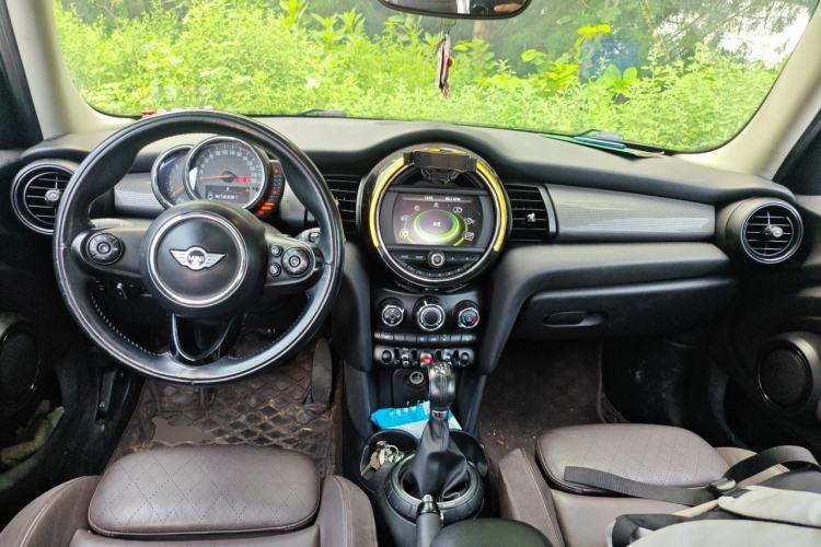 Used MINI 2015 1.5T COOPER Fun Five-Door Edition Center Console