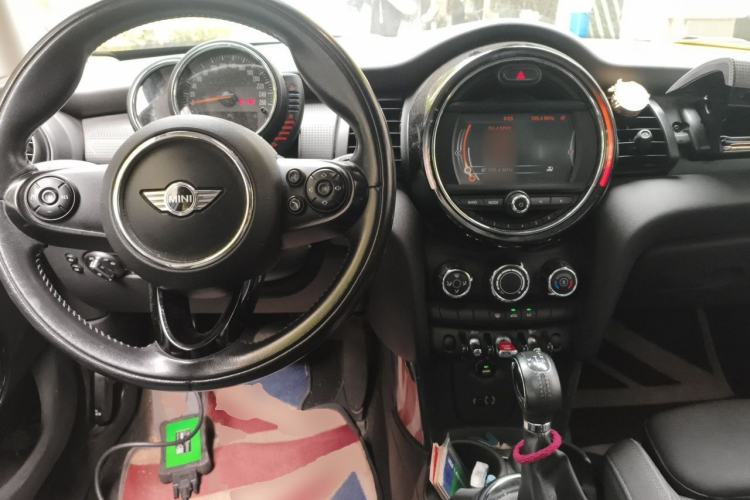 Used MINI 2015 1.5T COOPER Fun Five-Door Edition Center Console