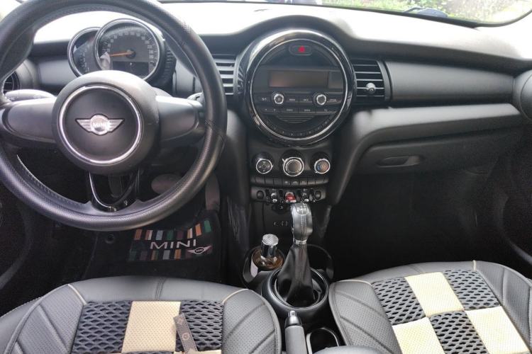 Used MINI 2015 1.2T ONE Five-Door Edition Center Console