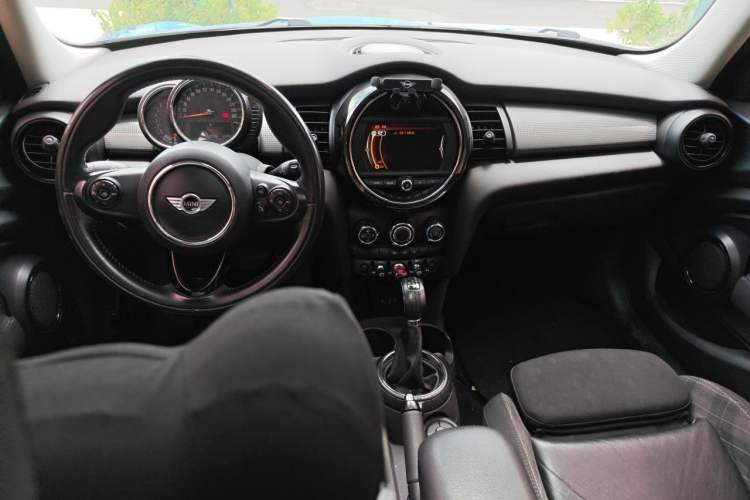 Used MINI 2015 1.5T COOPER Fun Five-Door Edition Center Console
