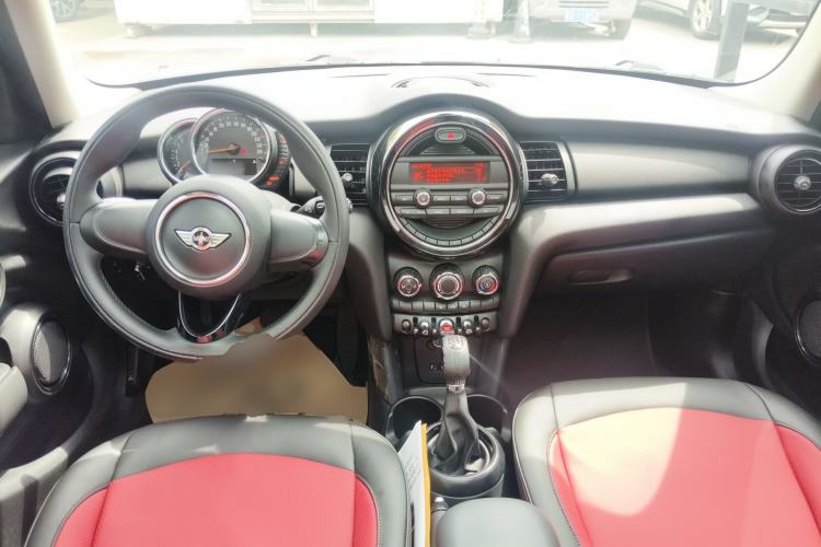 Used MINI 2015 1.2T ONE Five-Door Edition Center Console