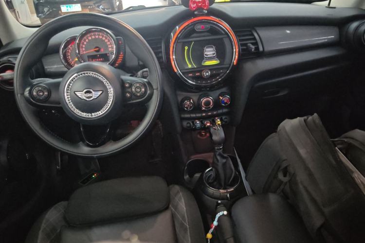 Used MINI 2015 1.5T COOPER Fun Five-Door Edition Center Console