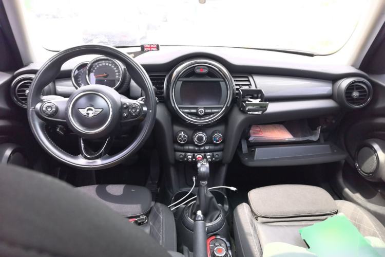 Used MINI 2015 1.5T COOPER Fun Five-Door Edition Center Console