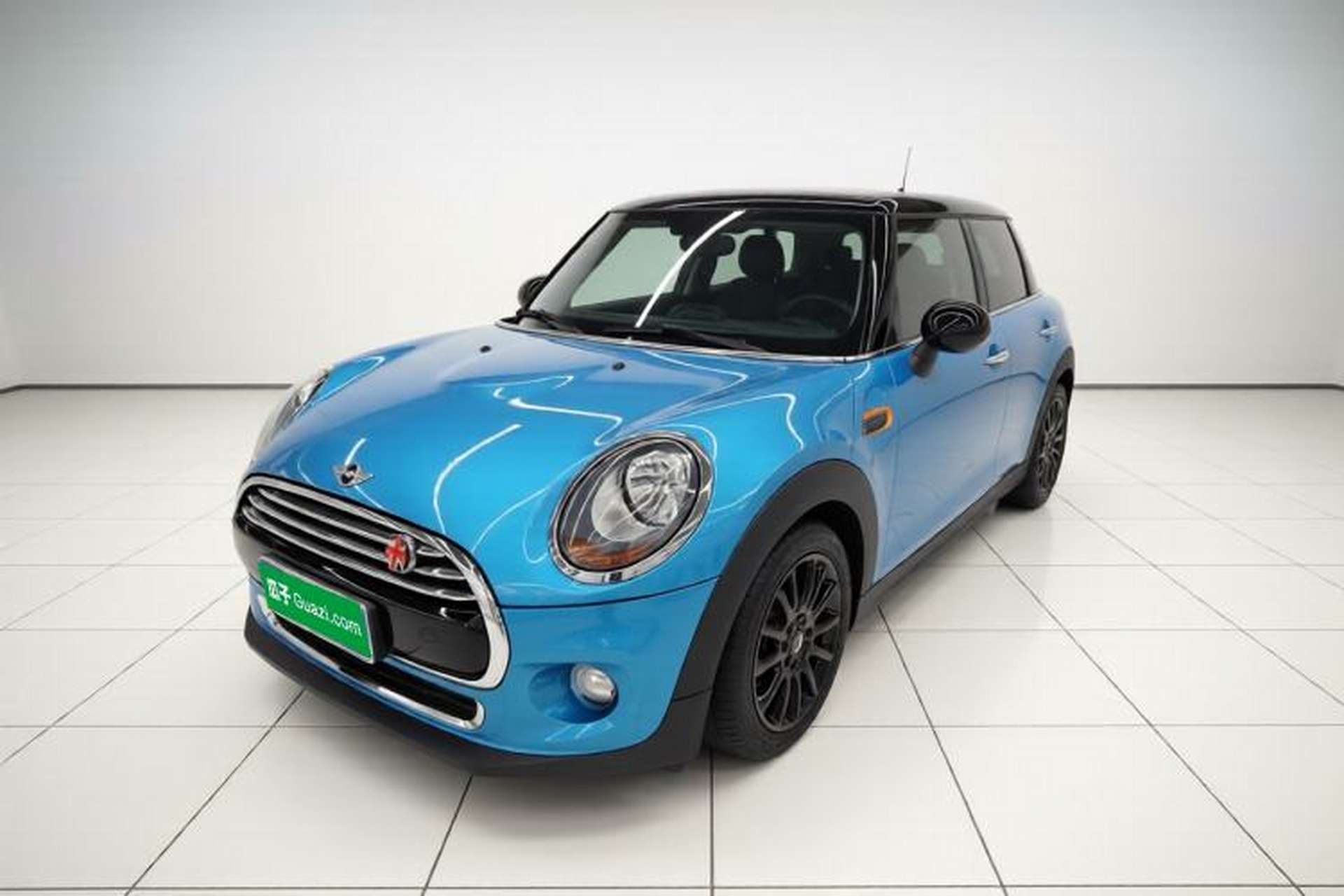 Used MINI 2015 1.5T COOPER Fun Five-Door Edition Front Left 45 Deg