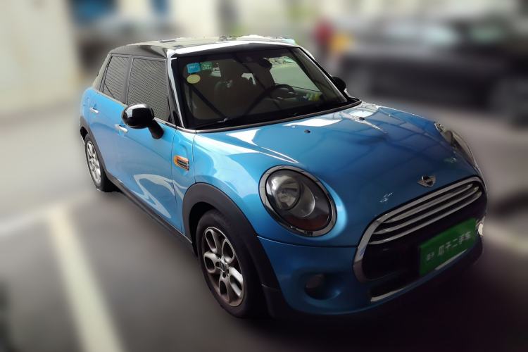 Used MINI 2015 1.5T COOPER Fun Five-Door Edition Front Right 45 Deg