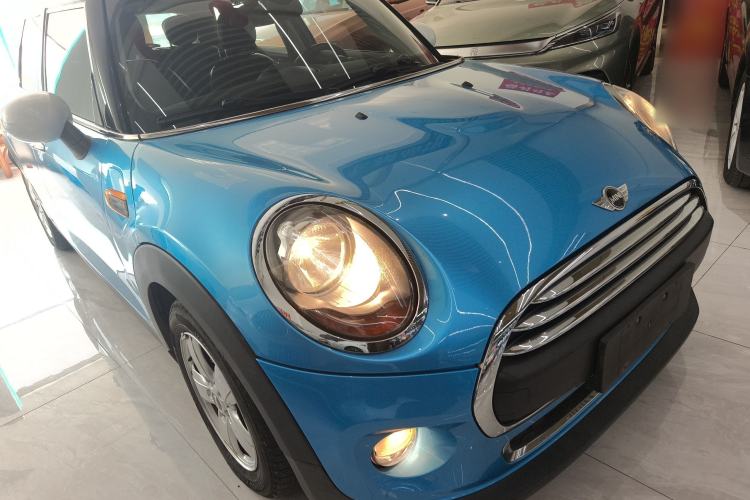 Used MINI 2015 1.2T ONE Five-Door Edition Front Right 45 Deg