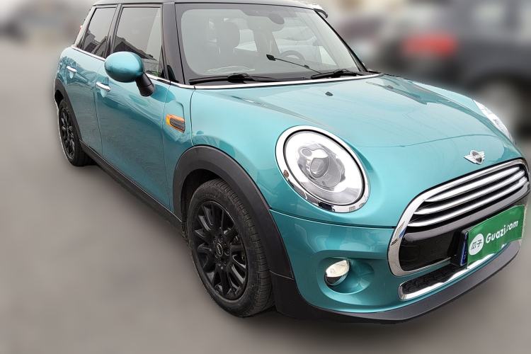 Used MINI 2015 1.5T COOPER Fun Five-Door Edition Front Right 45 Deg