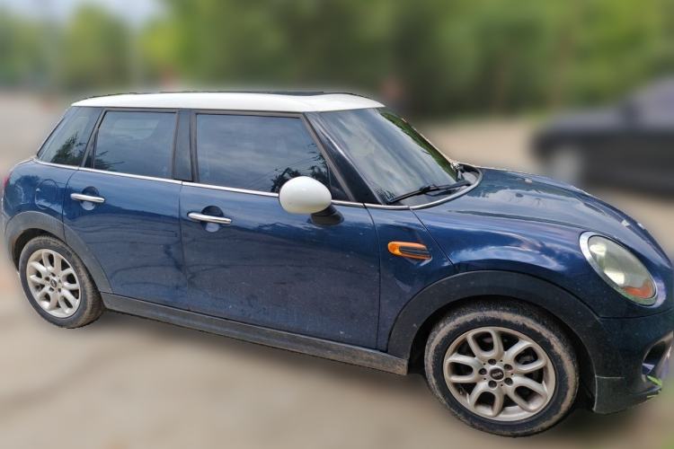 Used MINI 2015 1.5T COOPER Fun Five-Door Edition Front Right 45 Deg