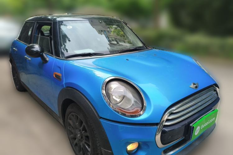 Used MINI 2015 1.5T COOPER Fun Five-Door Edition Front Right 45 Deg