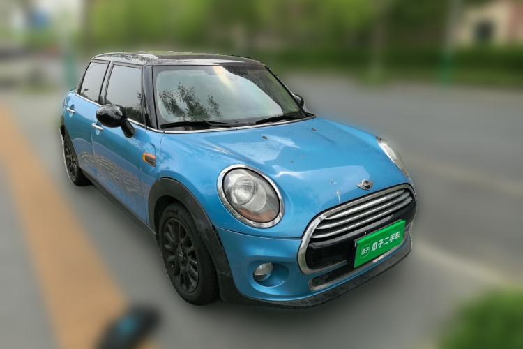 Used MINI 2015 1.5T COOPER Fun Five-Door Edition Front Right 45 Deg