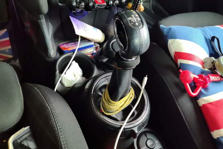 Used MINI 2015 1.5T COOPER Fun Five-Door Edition Gear Lever