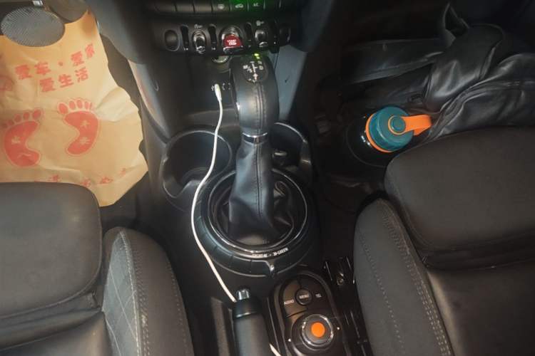 Used MINI 2015 1.5T COOPER Fun Five-Door Edition Gear Lever