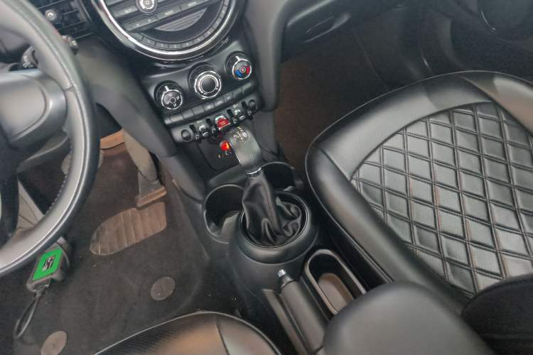 Used MINI 2015 1.2T ONE Five-Door Edition Gear Lever