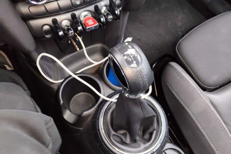 Used MINI 2015 1.5T COOPER Fun Five-Door Edition Gear Lever