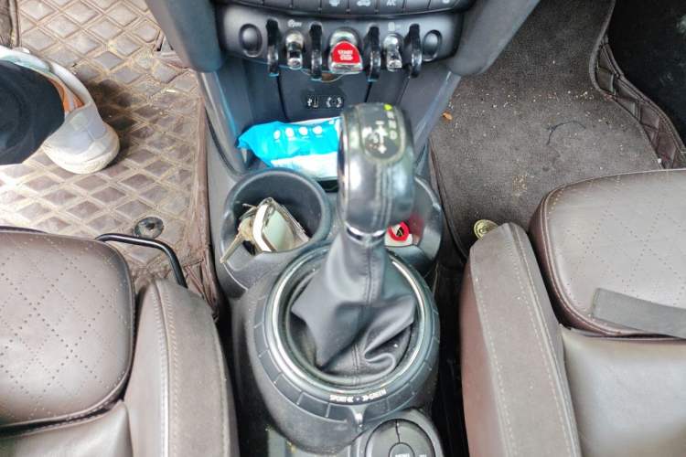 Used MINI 2015 1.5T COOPER Fun Five-Door Edition Gear Lever