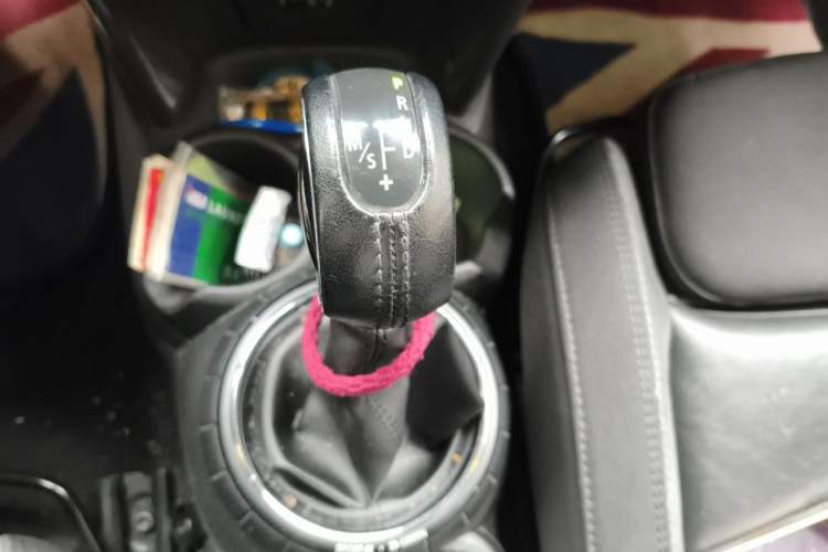 Used MINI 2015 1.5T COOPER Fun Five-Door Edition Gear Lever