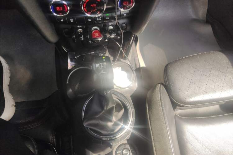 Used MINI 2015 2.0T COOPER S Five-Door Edition Gear Lever