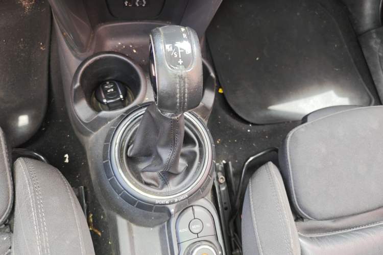 Used MINI 2015 1.5T COOPER Fun Five-Door Edition Gear Lever