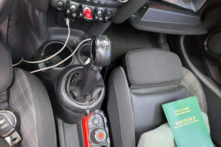 Used MINI 2015 1.5T COOPER Fun Five-Door Edition Gear Lever