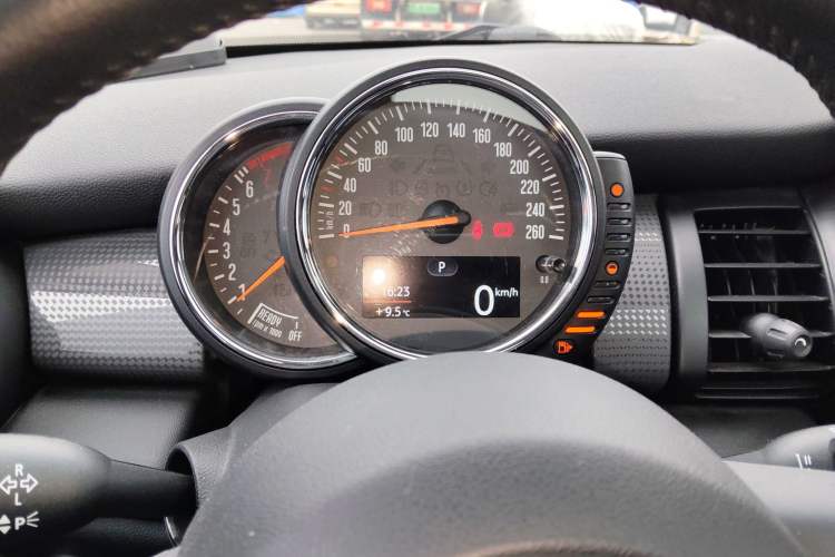 Used MINI 2015 1.5T COOPER Fun Five-Door Edition Instrument Cluster