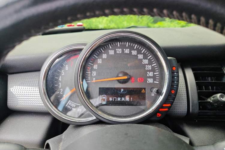 Used MINI 2015 1.5T COOPER Fun Five-Door Edition Instrument Cluster