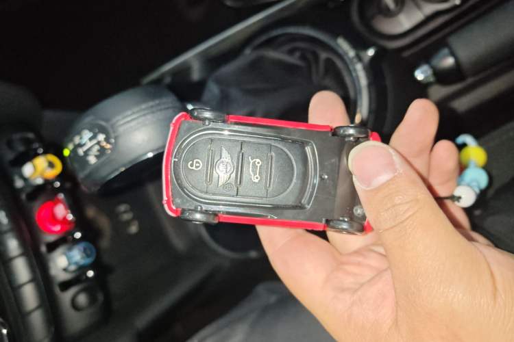 Used MINI 2015 1.5T COOPER Fun Five-Door Edition Interior 1