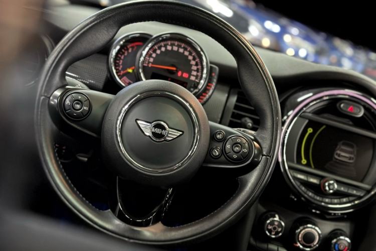 Used MINI 2015 1.5T COOPER Fun Five-Door Edition Interior 10