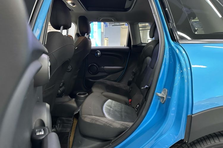 Used MINI 2015 1.5T COOPER Fun Five-Door Edition Interior 7