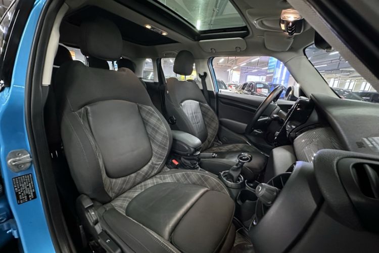 Used MINI 2015 1.5T COOPER Fun Five-Door Edition Interior 9