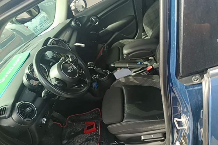 Used MINI 2015 1.5T COOPER Fun Five-Door Edition Left Front Seat