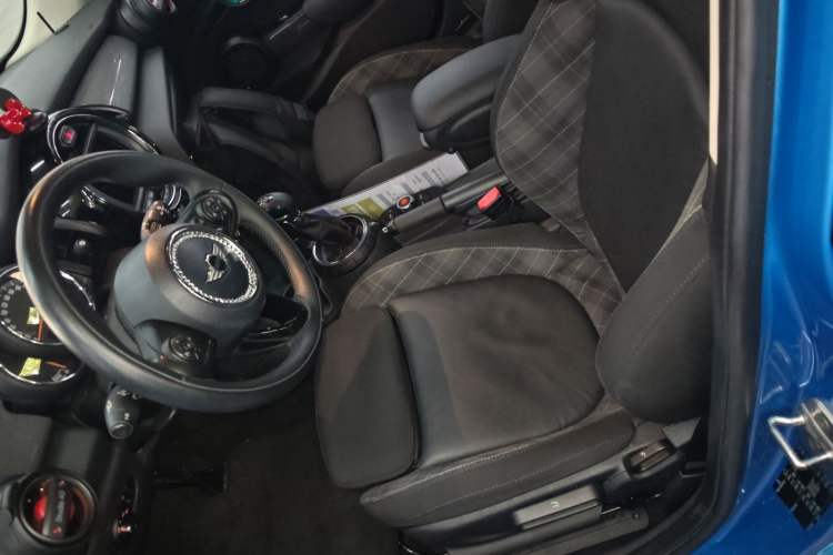 Used MINI 2015 1.5T COOPER Fun Five-Door Edition Left Front Seat