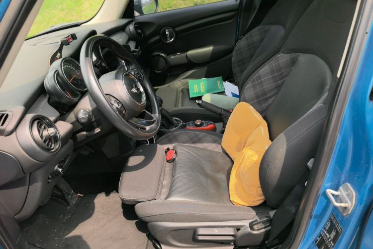 Used MINI 2015 1.5T COOPER Fun Five-Door Edition Left Front Seat
