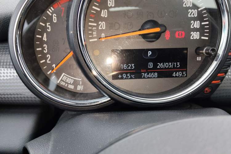 Used MINI 2015 1.5T COOPER Fun Five-Door Edition Odometer Close Up