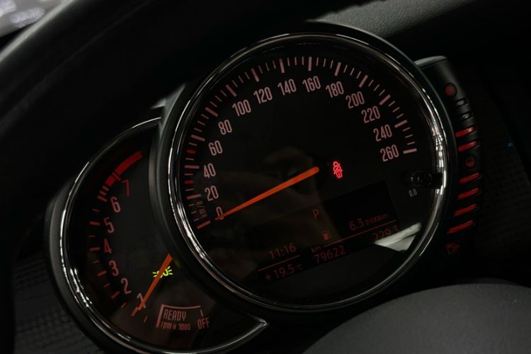 Used MINI 2015 1.5T COOPER Fun Five-Door Edition Odometer Close Up