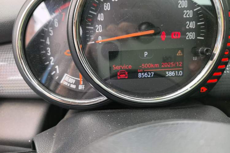 Used MINI 2015 1.5T COOPER Fun Five-Door Edition Odometer Close Up