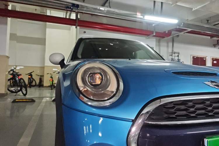 Used MINI 2015 2.0T COOPER S Five-Door Edition Right Front Headlight