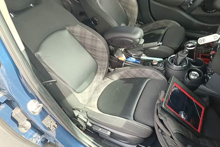 Used MINI 2015 1.5T COOPER Fun Five-Door Edition Right Front Seat