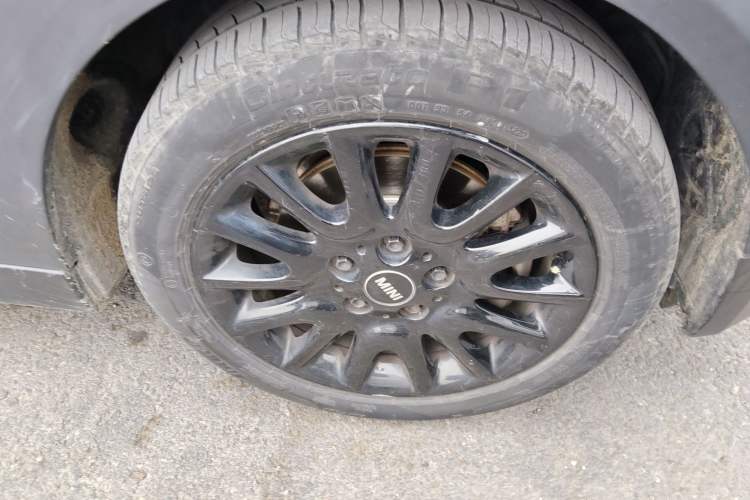 Used MINI 2015 1.5T COOPER Fun Five-Door Edition Right Front Wheel Hub