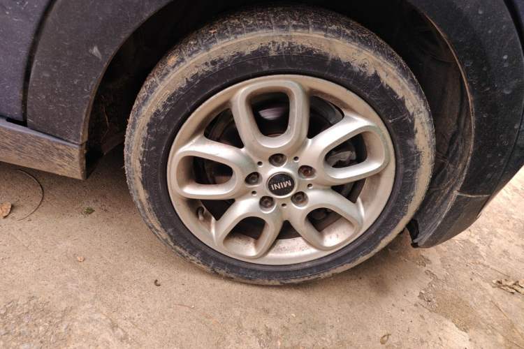 Used MINI 2015 1.5T COOPER Fun Five-Door Edition Right Front Wheel Hub