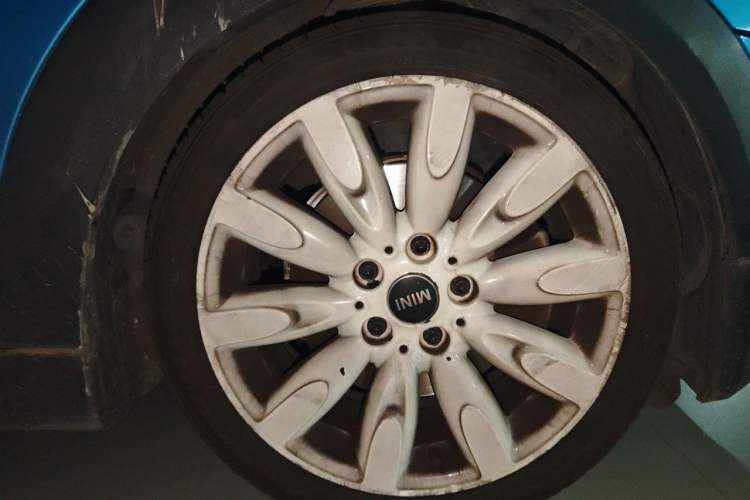 Used MINI 2015 2.0T COOPER S Five-Door Edition Right Front Wheel Hub