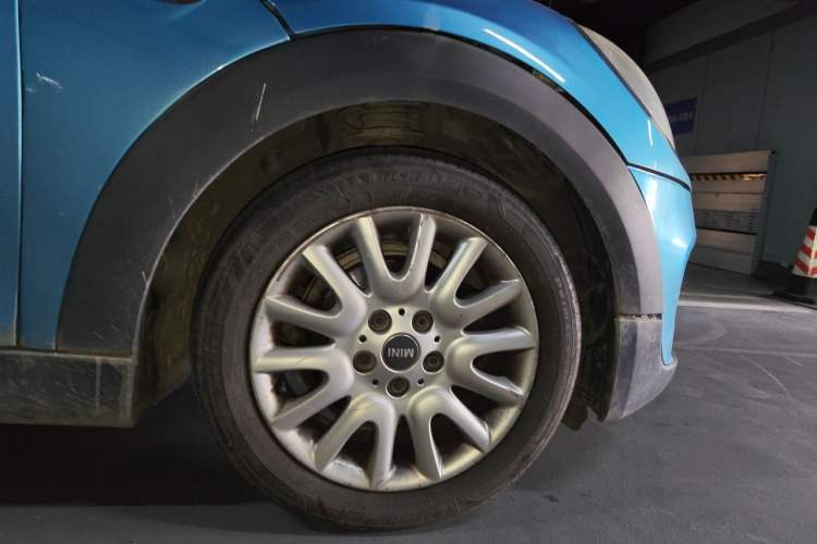 Used MINI 2015 1.5T COOPER Fun Five-Door Edition Right Front Wheel Hub