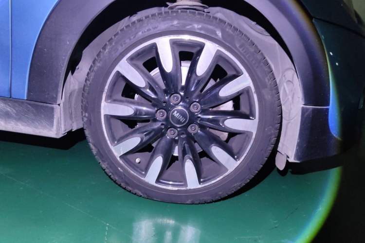 Used MINI 2015 2.0T COOPER S Five-Door Edition Right Front Wheel Hub