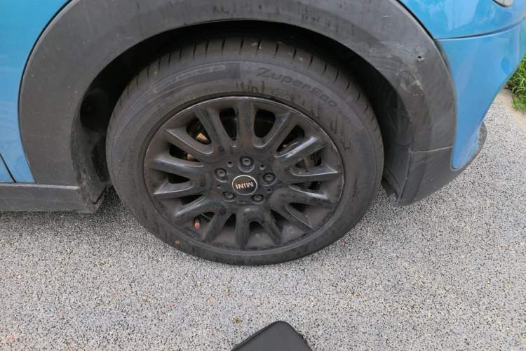 Used MINI 2015 1.5T COOPER Fun Five-Door Edition Right Front Wheel Hub
