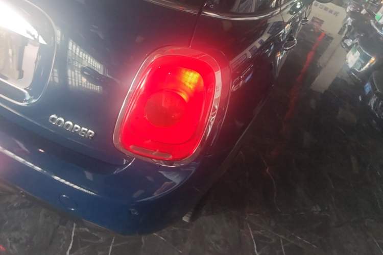 Used MINI 2015 1.5T COOPER Fun Five-Door Edition Right Rear Taillight